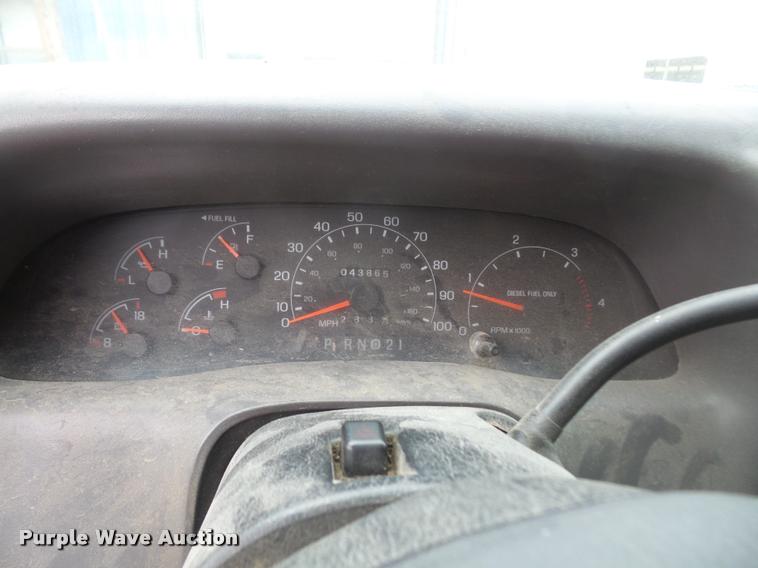 image for item DB0525 2001 Ford F450 Super Duty flatbed truck