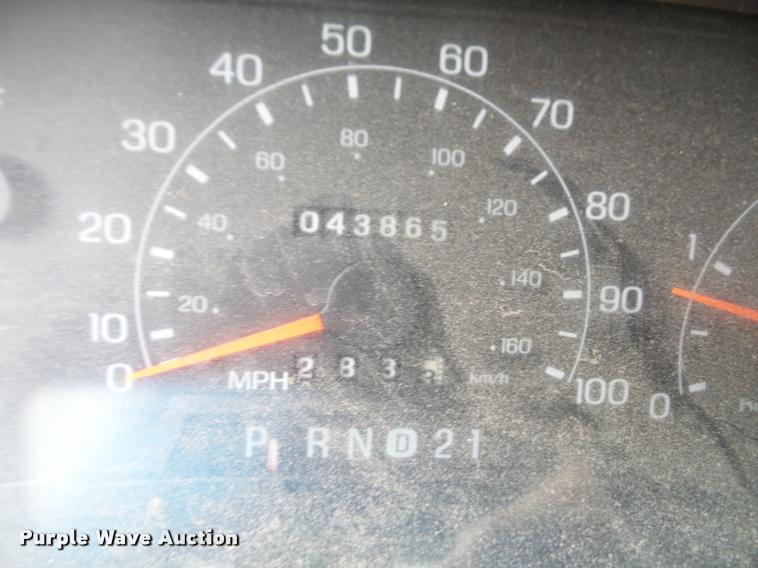 image for item DB0525 2001 Ford F450 Super Duty flatbed truck