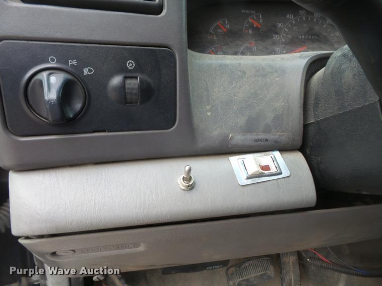 image for item DB0525 2001 Ford F450 Super Duty flatbed truck