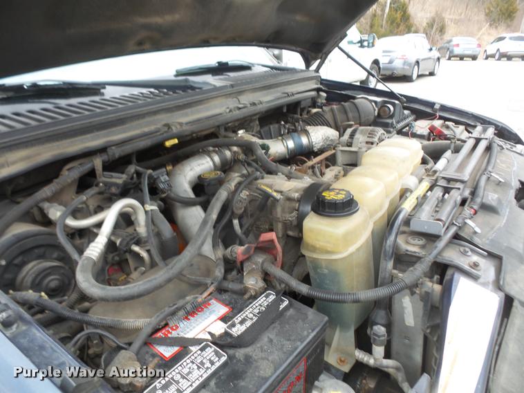 image for item DB0525 2001 Ford F450 Super Duty flatbed truck