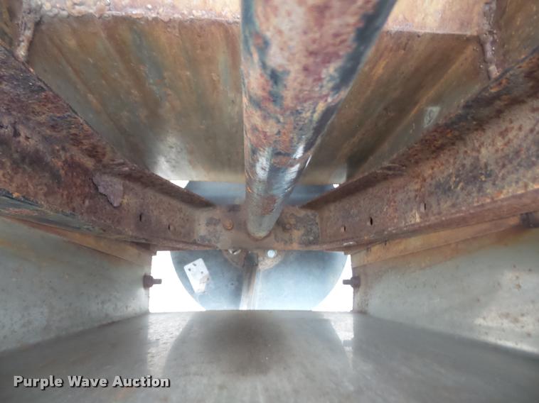 image for item DB0525 2001 Ford F450 Super Duty flatbed truck