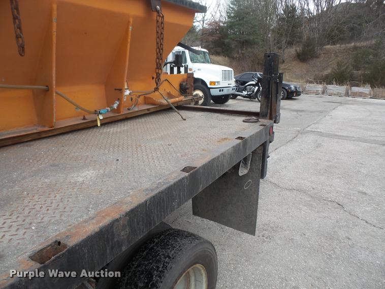 image for item DB0525 2001 Ford F450 Super Duty flatbed truck