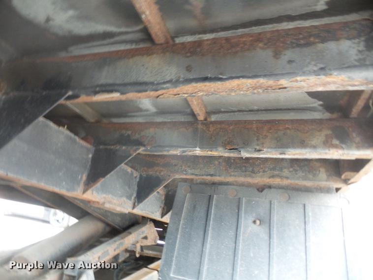 image for item DB0525 2001 Ford F450 Super Duty flatbed truck