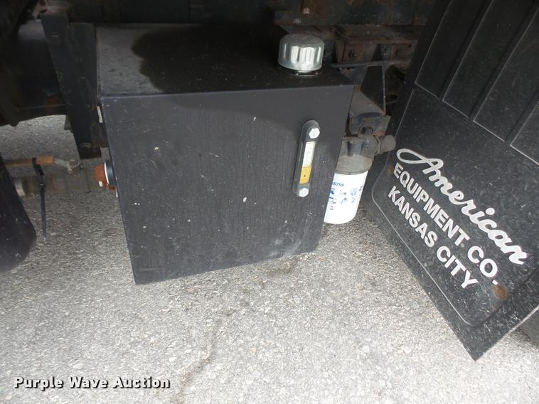 image for item DB0525 2001 Ford F450 Super Duty flatbed truck