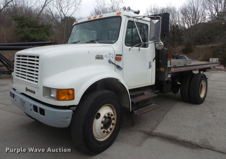 image for item DB0526 1999 International 4700 dump flatbed truck