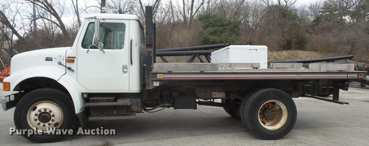 image for item DB0526 1999 International 4700 dump flatbed truck