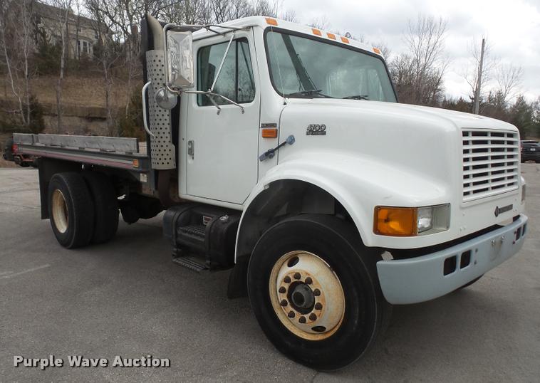 image for item DB0526 1999 International 4700 dump flatbed truck