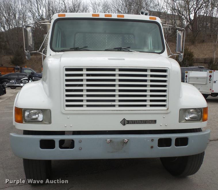 image for item DB0526 1999 International 4700 dump flatbed truck