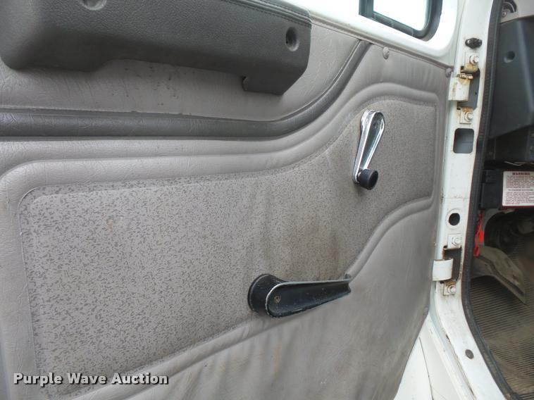 image for item DB0526 1999 International 4700 dump flatbed truck