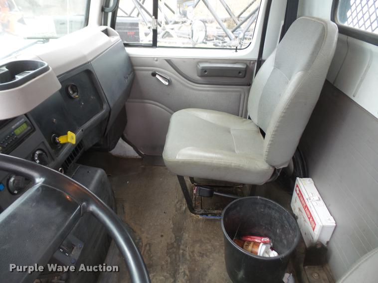 image for item DB0526 1999 International 4700 dump flatbed truck