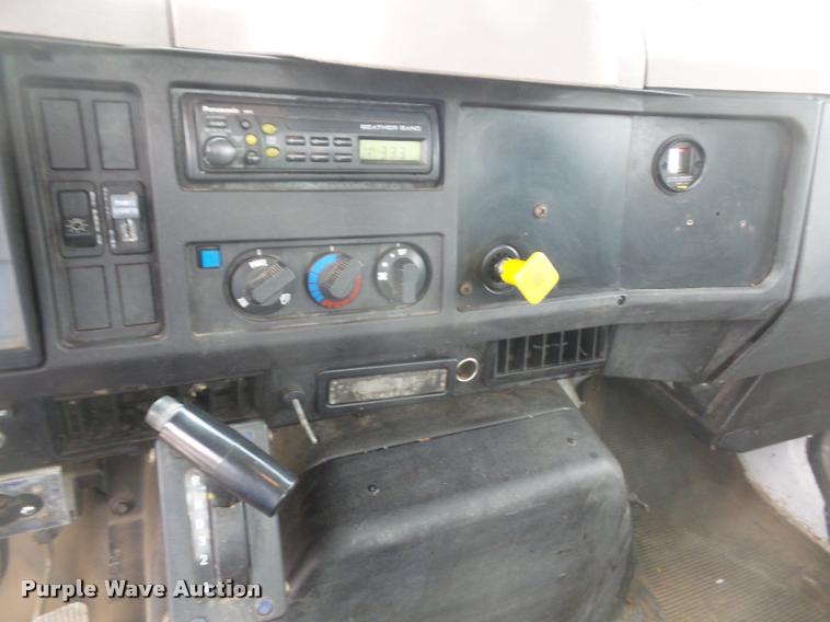 image for item DB0526 1999 International 4700 dump flatbed truck