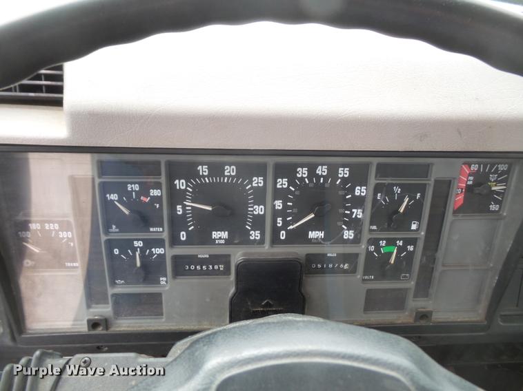 image for item DB0526 1999 International 4700 dump flatbed truck