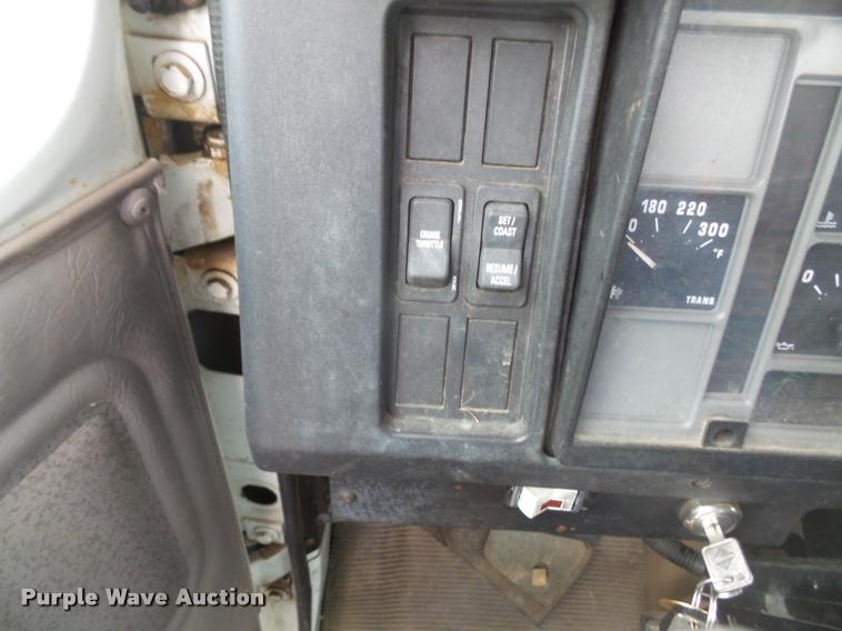 image for item DB0526 1999 International 4700 dump flatbed truck