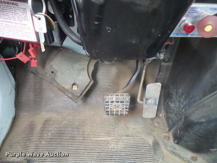 image for item DB0526 1999 International 4700 dump flatbed truck