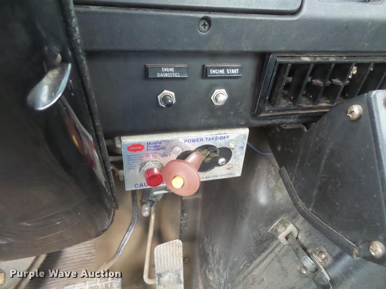 image for item DB0526 1999 International 4700 dump flatbed truck