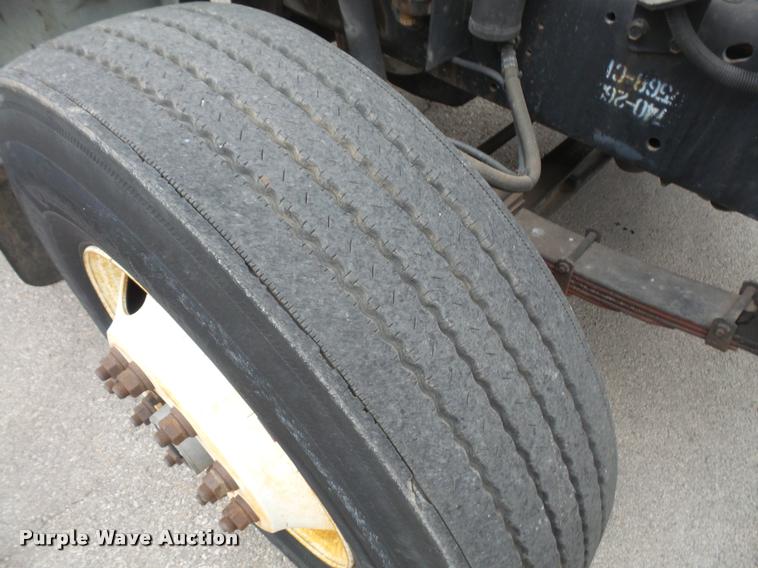 image for item DB0526 1999 International 4700 dump flatbed truck