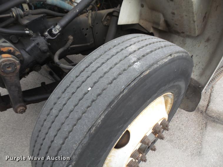 image for item DB0526 1999 International 4700 dump flatbed truck