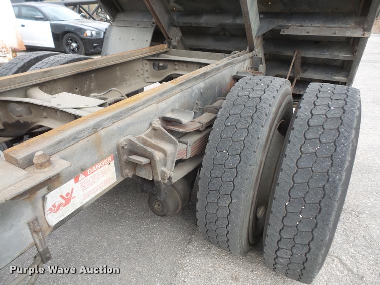 image for item DB0526 1999 International 4700 dump flatbed truck