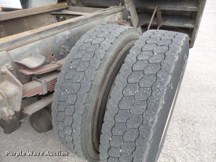 image for item DB0526 1999 International 4700 dump flatbed truck