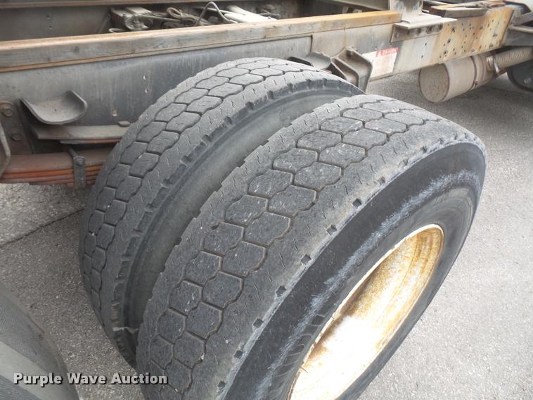 image for item DB0526 1999 International 4700 dump flatbed truck