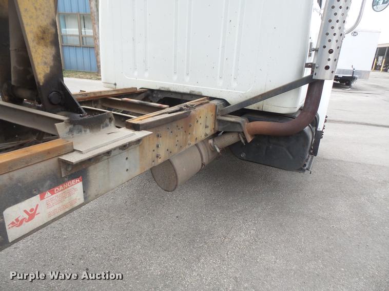 image for item DB0526 1999 International 4700 dump flatbed truck