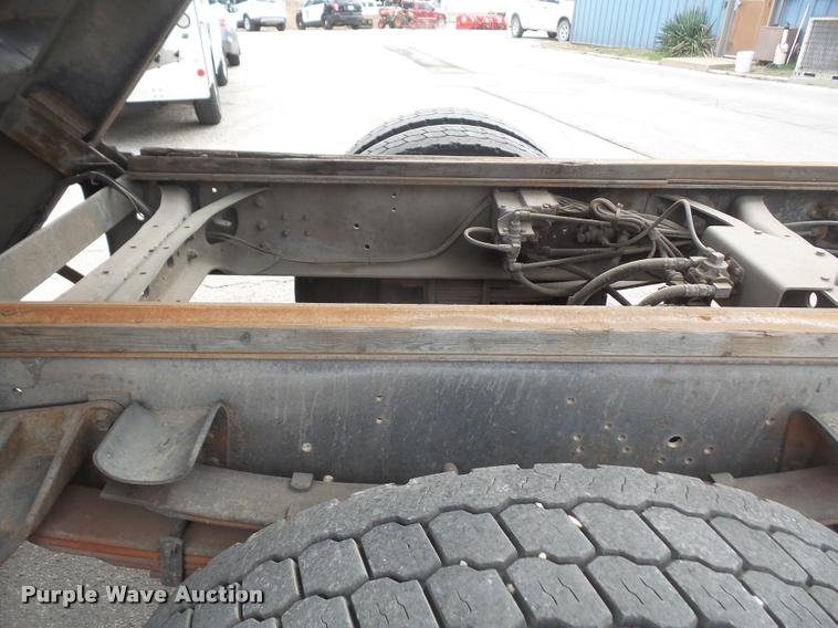 image for item DB0526 1999 International 4700 dump flatbed truck