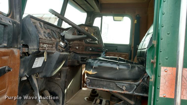 image for item DB0870 1994 Freightliner FLD120SD dump truck