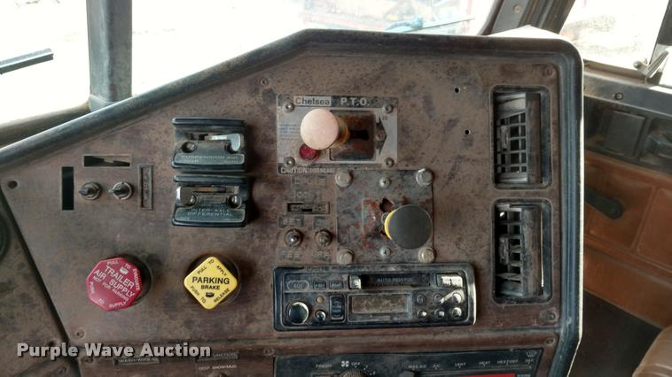 image for item DB0870 1994 Freightliner FLD120SD dump truck