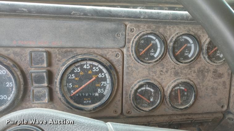 image for item DB0870 1994 Freightliner FLD120SD dump truck