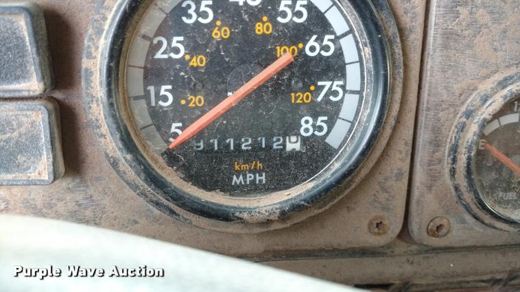 image for item DB0870 1994 Freightliner FLD120SD dump truck