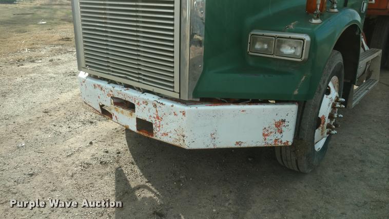 image for item DB0870 1994 Freightliner FLD120SD dump truck