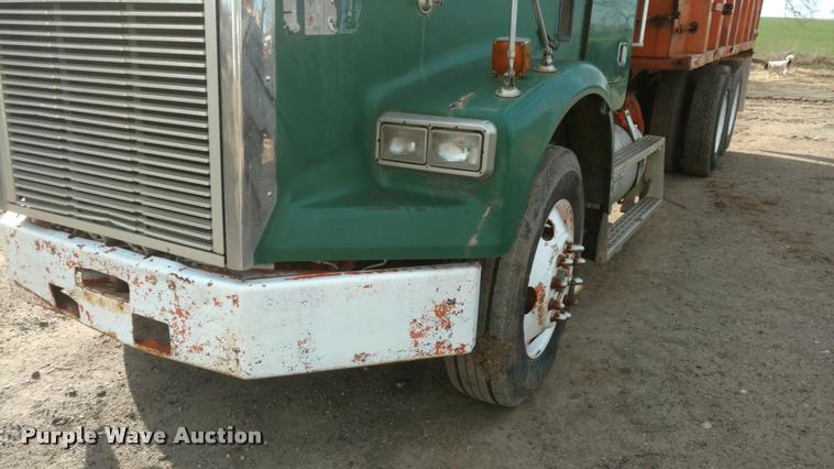 image for item DB0870 1994 Freightliner FLD120SD dump truck