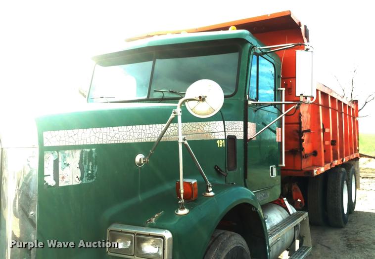 image for item DB0870 1994 Freightliner FLD120SD dump truck