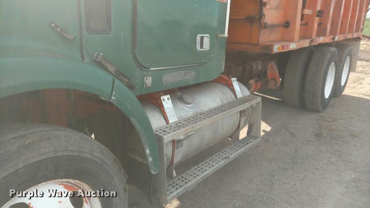 image for item DB0870 1994 Freightliner FLD120SD dump truck