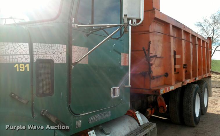 image for item DB0870 1994 Freightliner FLD120SD dump truck