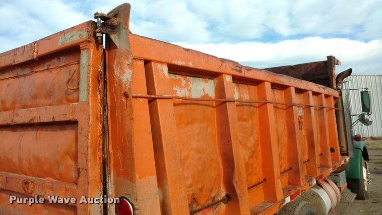 image for item DB0870 1994 Freightliner FLD120SD dump truck