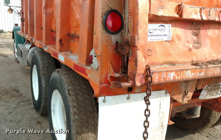 image for item DB0870 1994 Freightliner FLD120SD dump truck