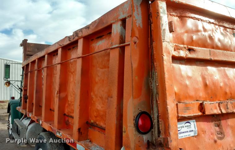 image for item DB0870 1994 Freightliner FLD120SD dump truck