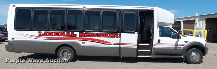 image for item DB1935 2005 Ford F550 Super Duty XL shuttle bus