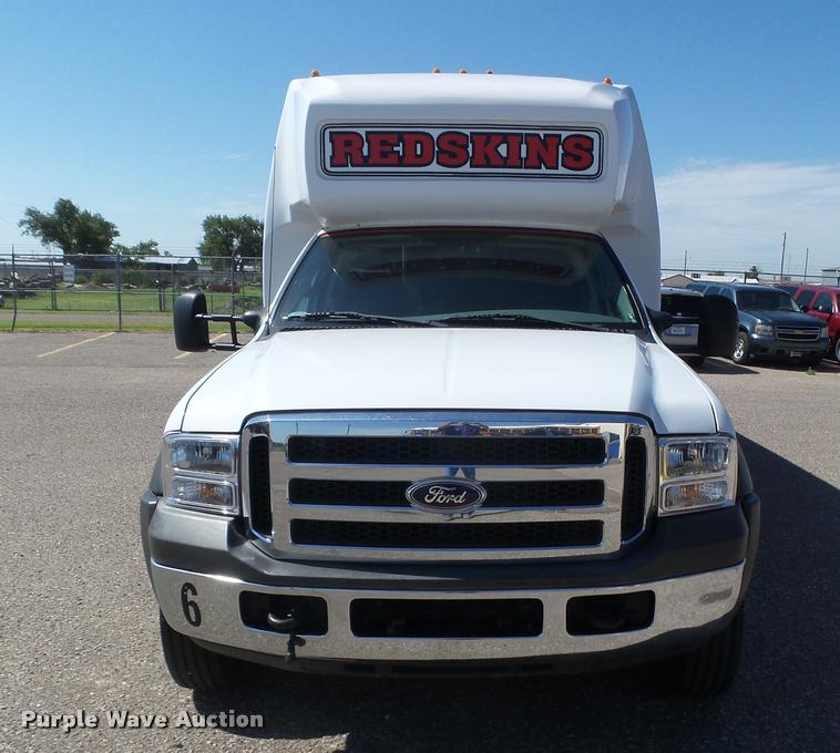 image for item DB1935 2005 Ford F550 Super Duty XL shuttle bus