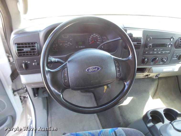 image for item DB1935 2005 Ford F550 Super Duty XL shuttle bus