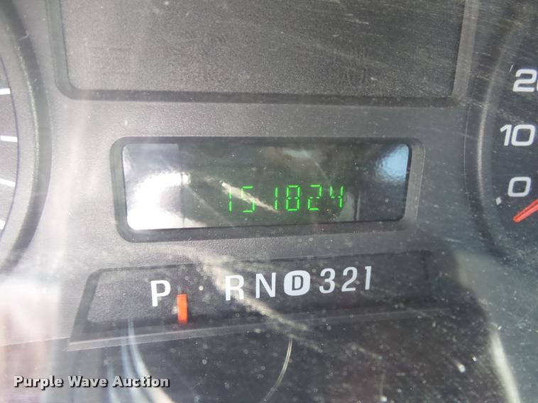 image for item DB1935 2005 Ford F550 Super Duty XL shuttle bus