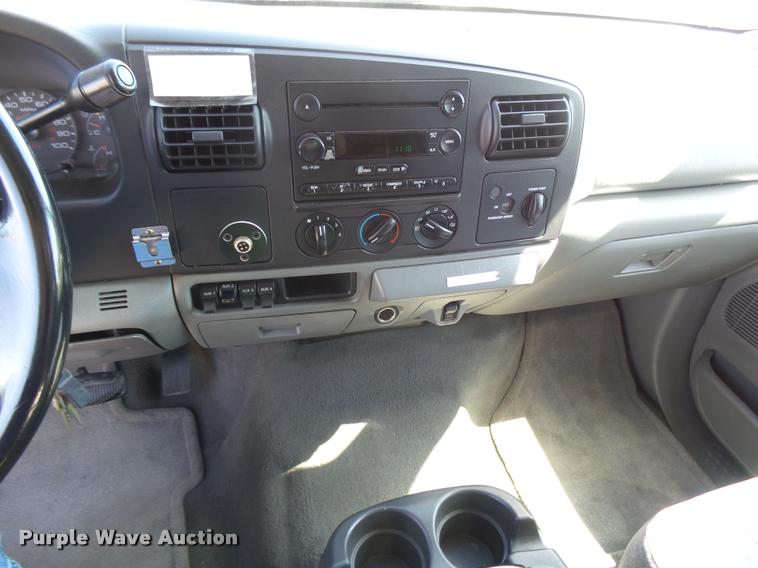 image for item DB1935 2005 Ford F550 Super Duty XL shuttle bus