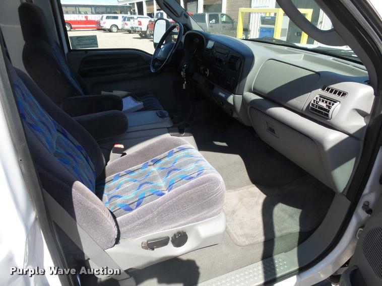 image for item DB1935 2005 Ford F550 Super Duty XL shuttle bus