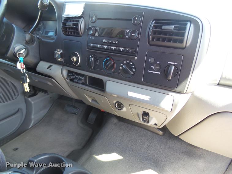 image for item DB1935 2005 Ford F550 Super Duty XL shuttle bus