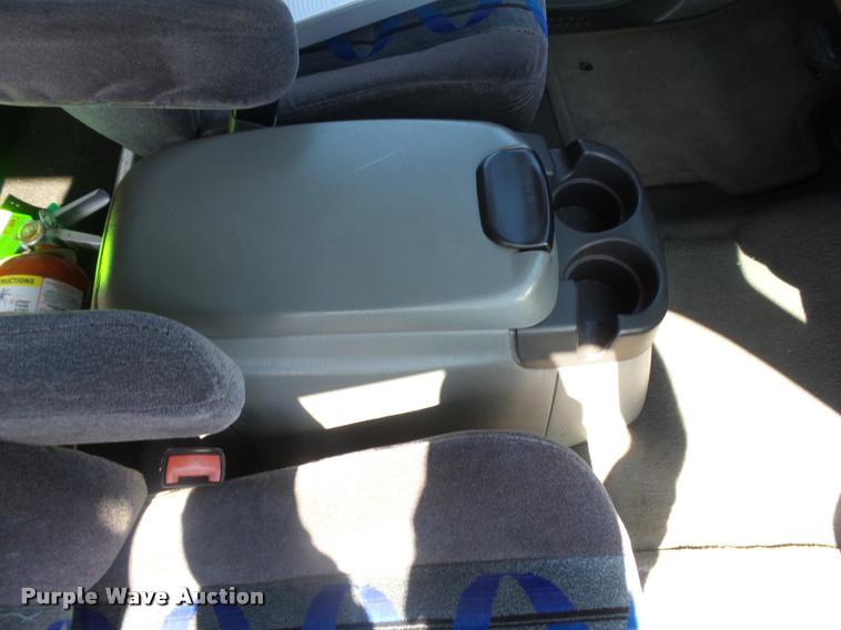 image for item DB1935 2005 Ford F550 Super Duty XL shuttle bus