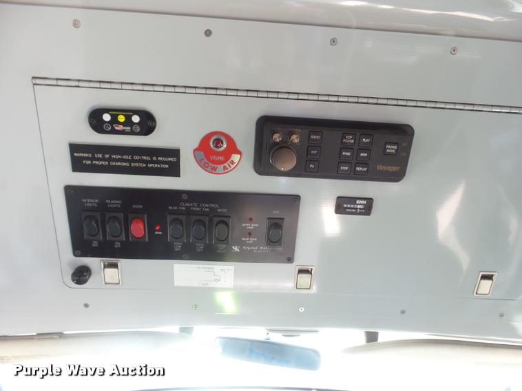 image for item DB1935 2005 Ford F550 Super Duty XL shuttle bus