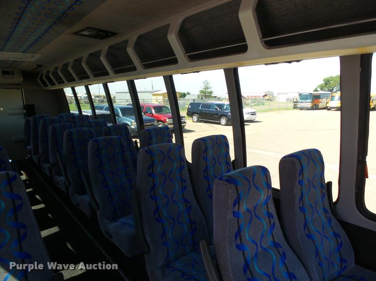 image for item DB1935 2005 Ford F550 Super Duty XL shuttle bus