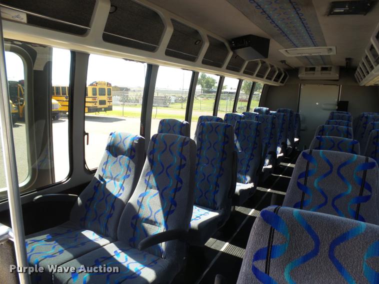 image for item DB1935 2005 Ford F550 Super Duty XL shuttle bus