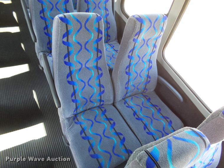 image for item DB1935 2005 Ford F550 Super Duty XL shuttle bus